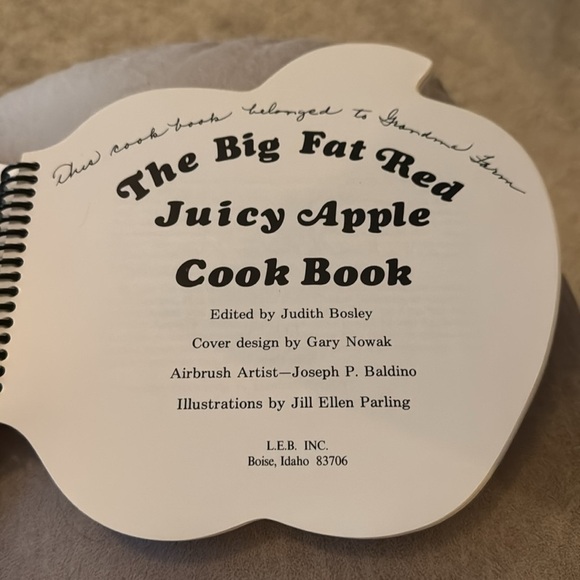 The big fat red juicy apple cookbook EUC Spiral Bound - Picture 2 of 8